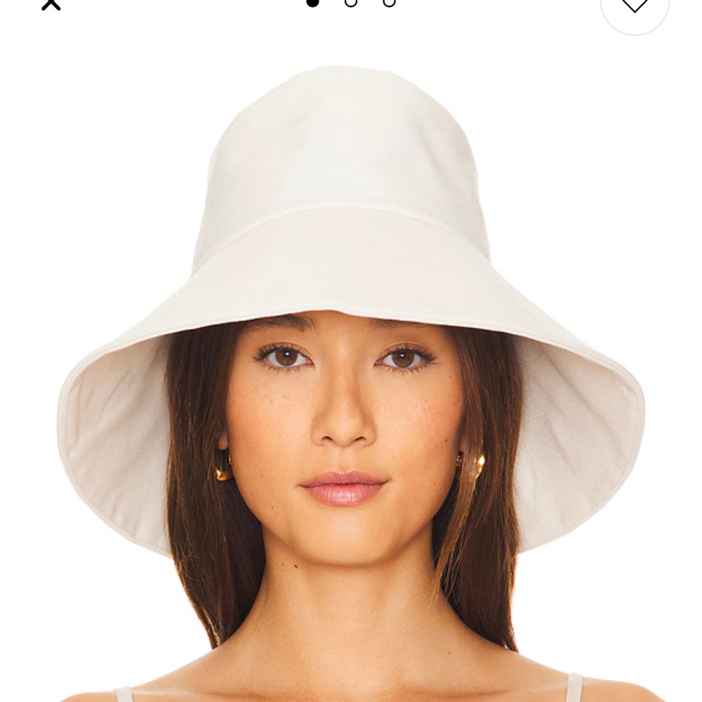 Walker in Off White Janessa Leone Hat